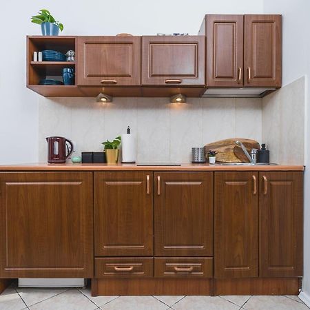 2 Bedroom Apartment Next To The Main Railway Station - By Upstairs Krakow Bagian luar foto