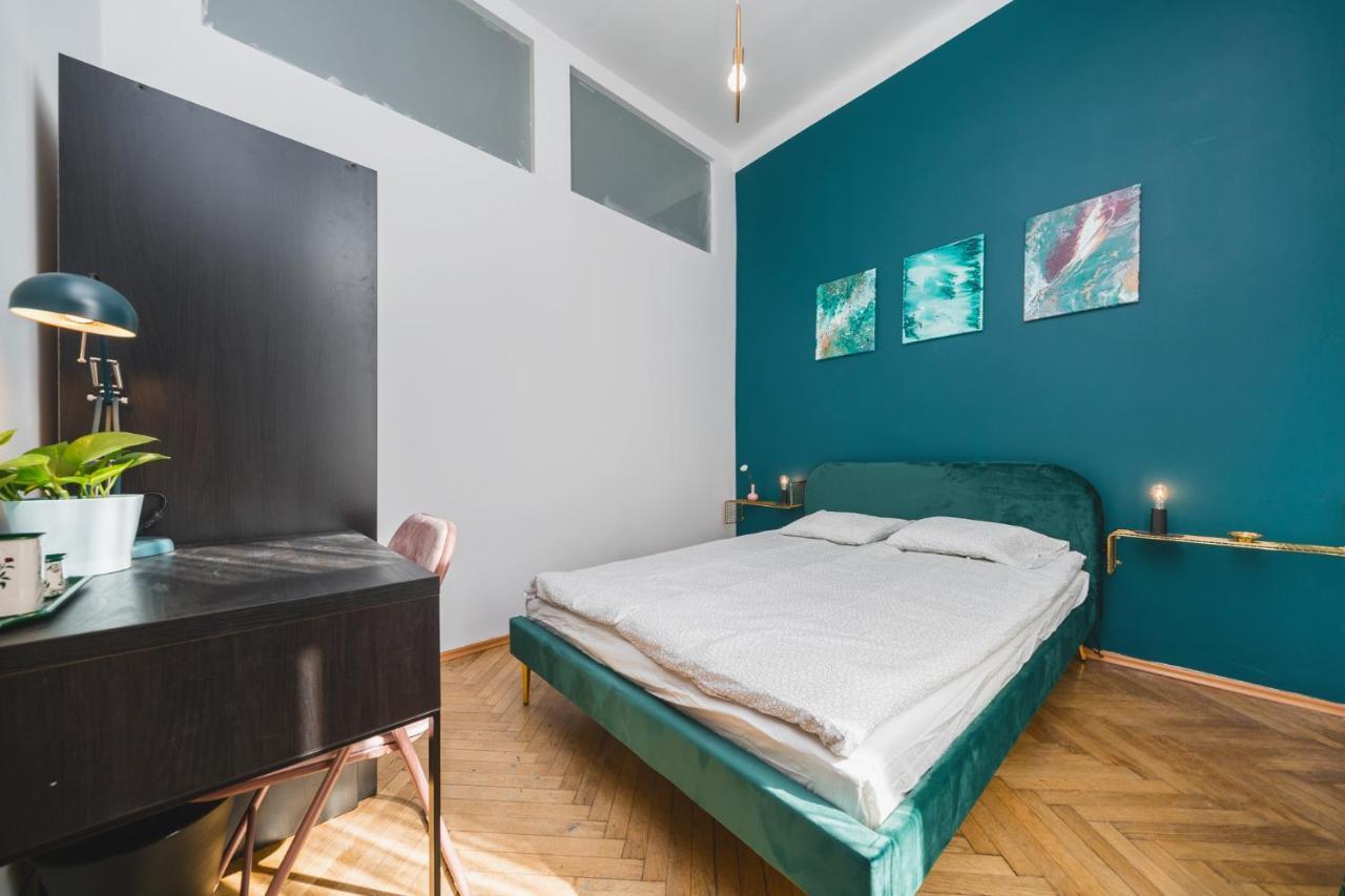 2 Bedroom Apartment Next To The Main Railway Station - By Upstairs Krakow Bagian luar foto
