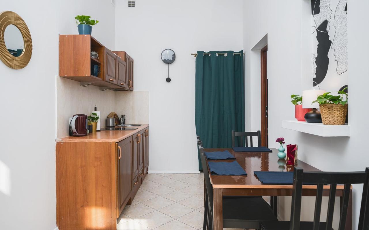 2 Bedroom Apartment Next To The Main Railway Station - By Upstairs Krakow Bagian luar foto