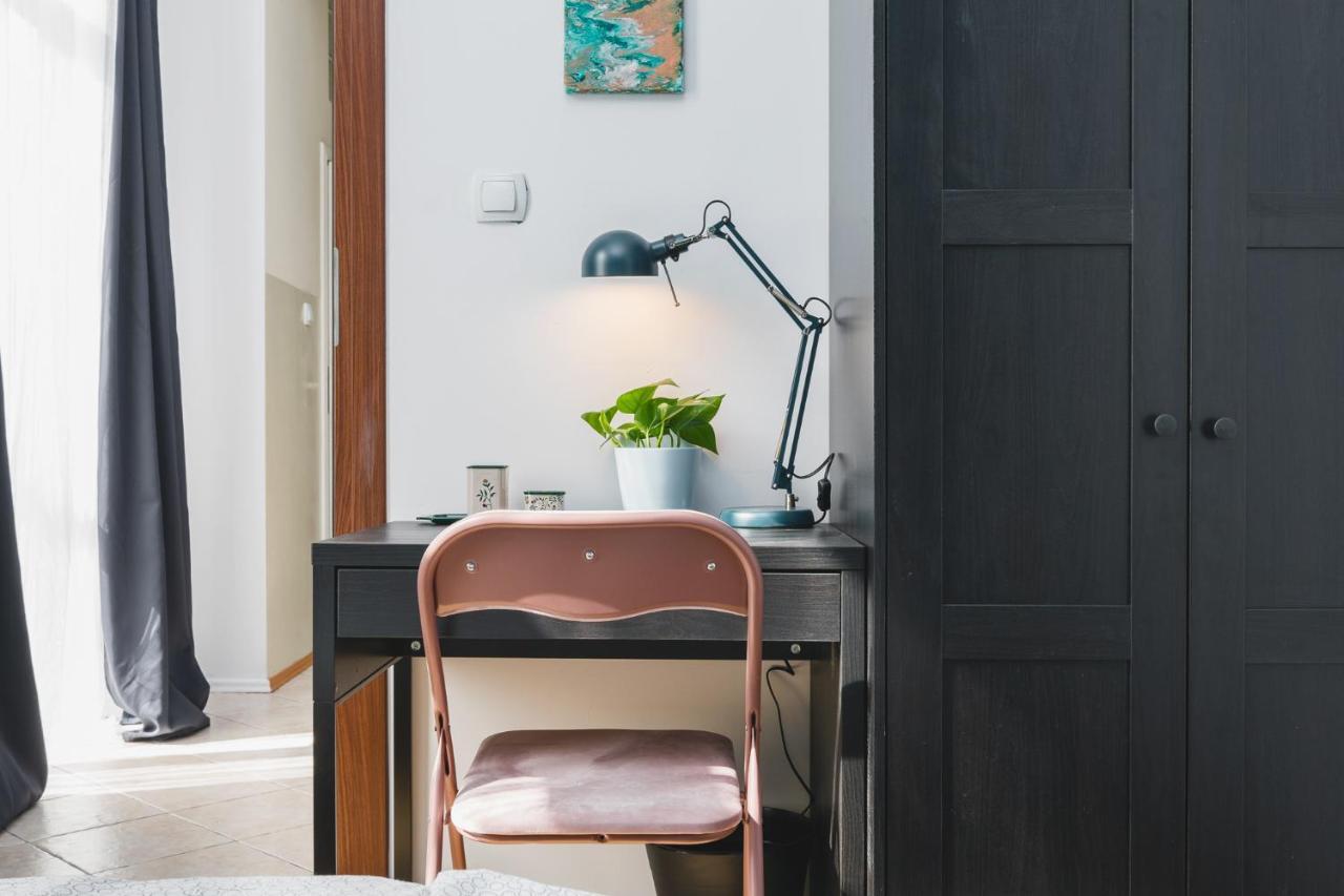 2 Bedroom Apartment Next To The Main Railway Station - By Upstairs Krakow Bagian luar foto