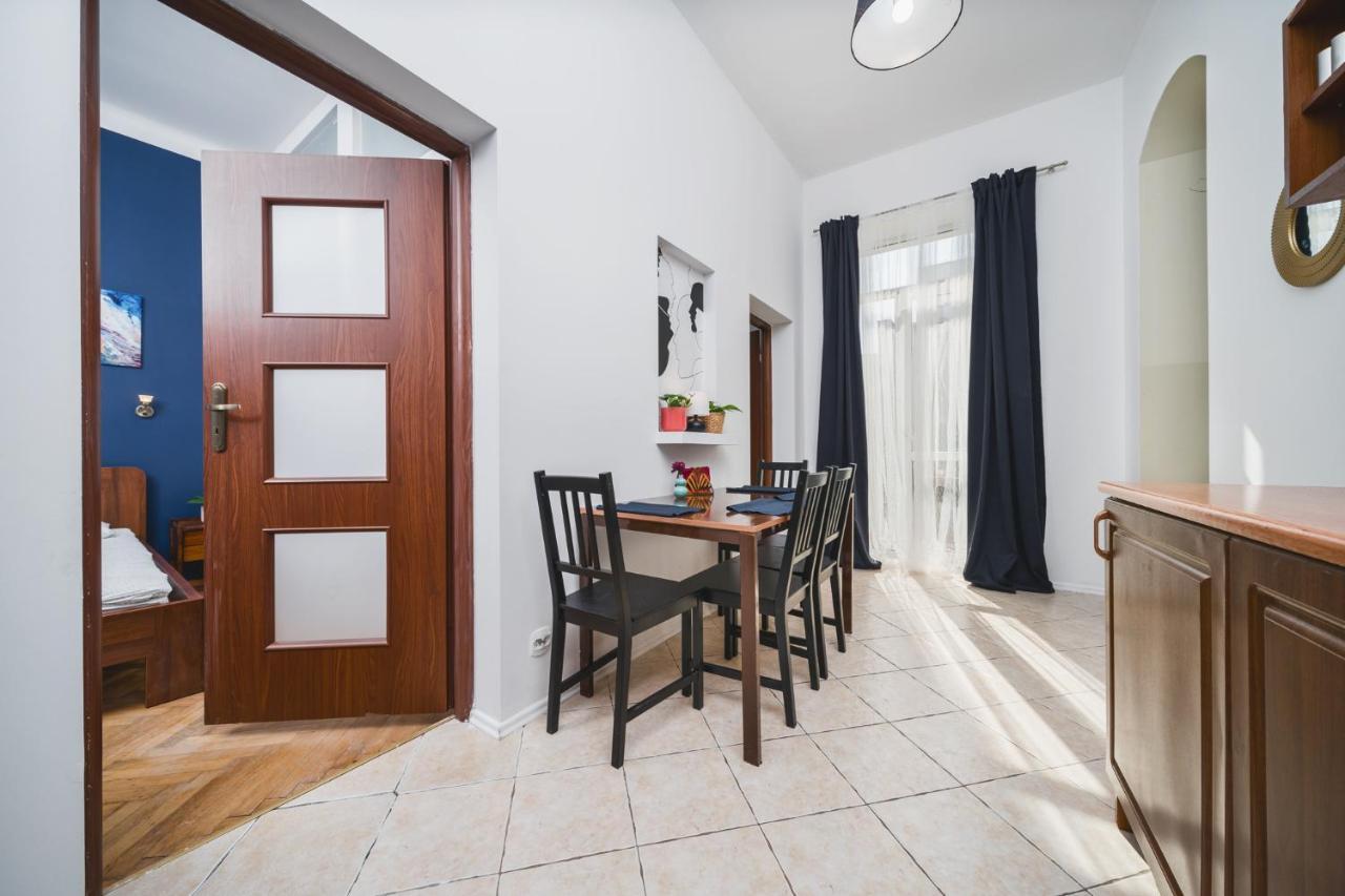 2 Bedroom Apartment Next To The Main Railway Station - By Upstairs Krakow Bagian luar foto