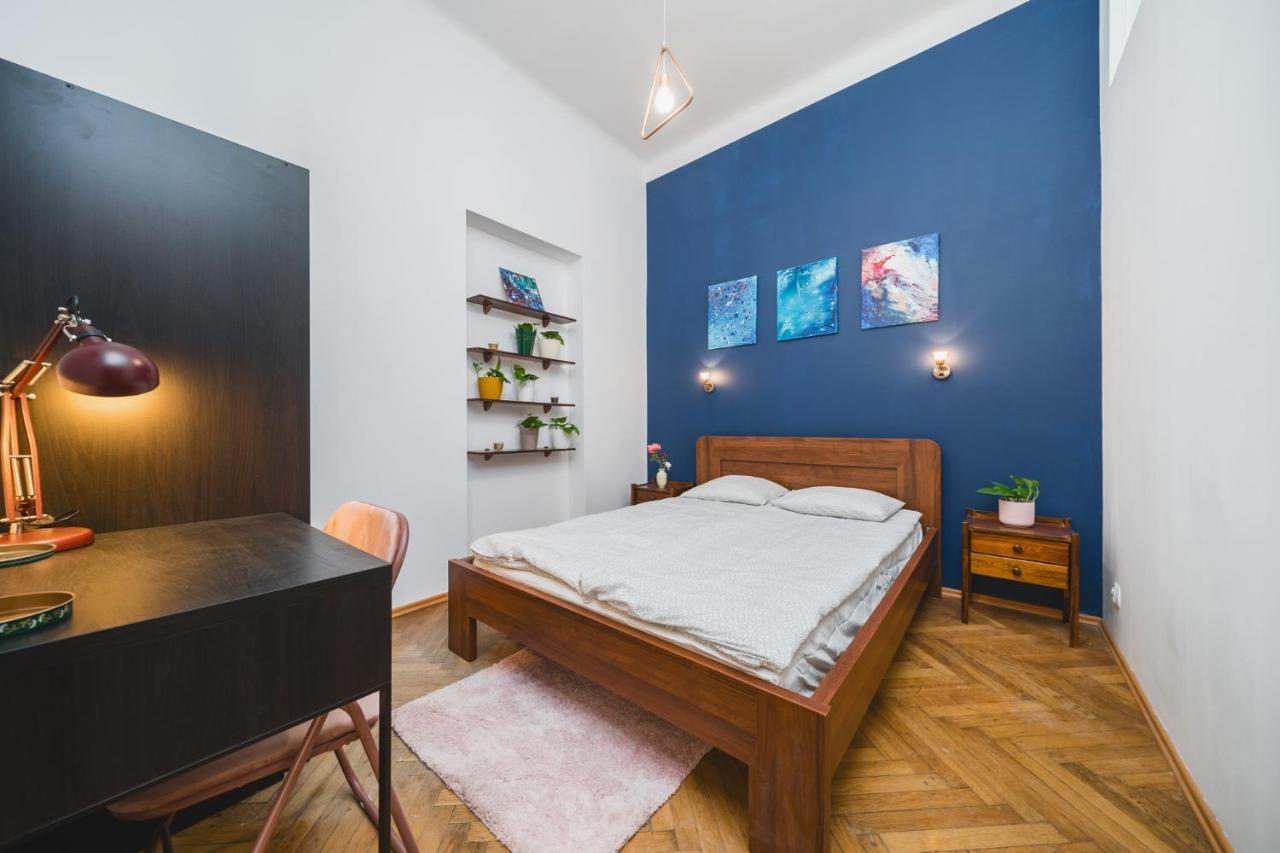 2 Bedroom Apartment Next To The Main Railway Station - By Upstairs Krakow Bagian luar foto